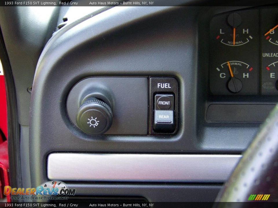 Controls of 1993 Ford F150 SVT Lightning Photo #26