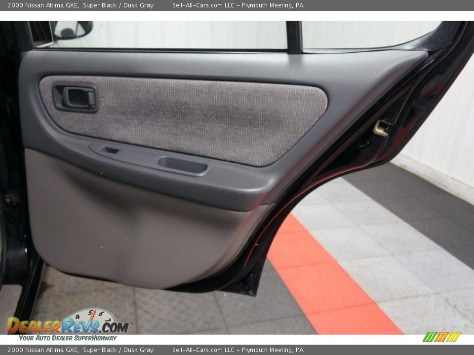 2000 Nissan Altima GXE Super Black / Dusk Gray Photo #16