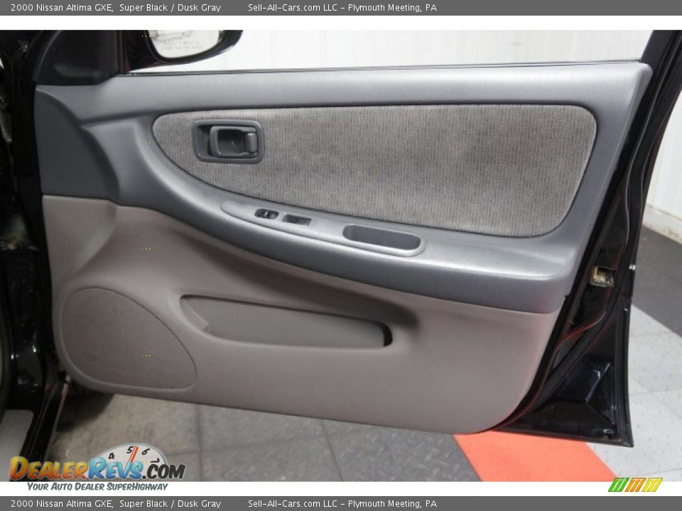 2000 Nissan Altima GXE Super Black / Dusk Gray Photo #17