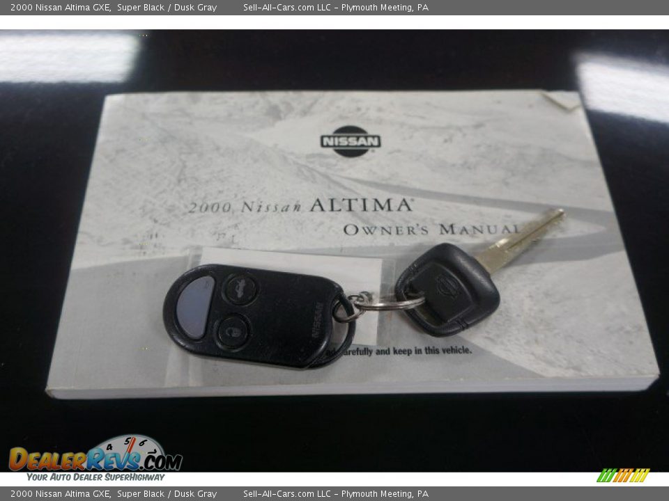 2000 Nissan Altima GXE Super Black / Dusk Gray Photo #31