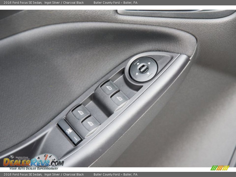 2016 Ford Focus SE Sedan Ingot Silver / Charcoal Black Photo #5