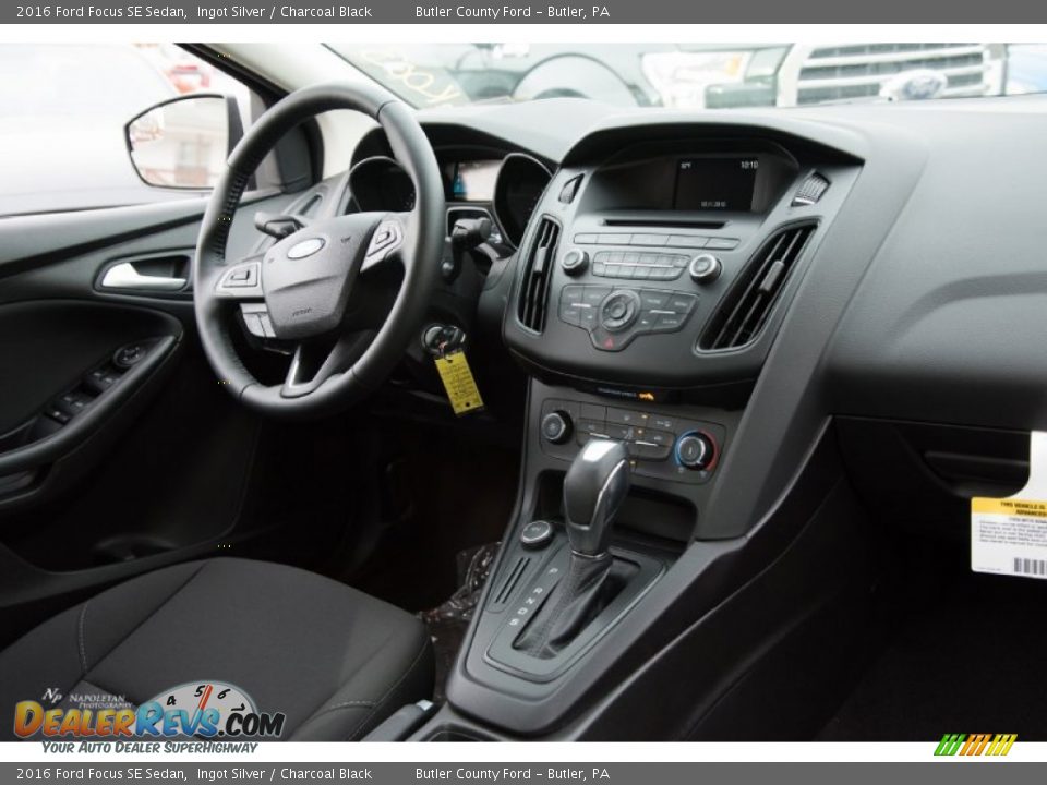 2016 Ford Focus SE Sedan Ingot Silver / Charcoal Black Photo #9