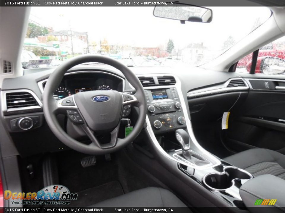 Charcoal Black Interior - 2016 Ford Fusion SE Photo #12