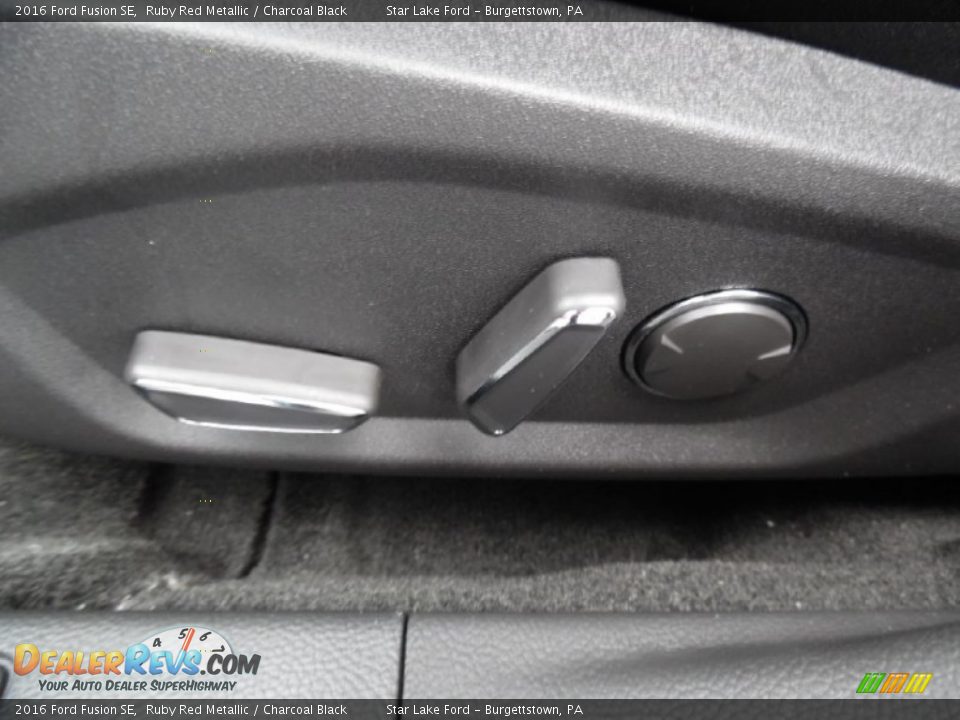 2016 Ford Fusion SE Ruby Red Metallic / Charcoal Black Photo #15