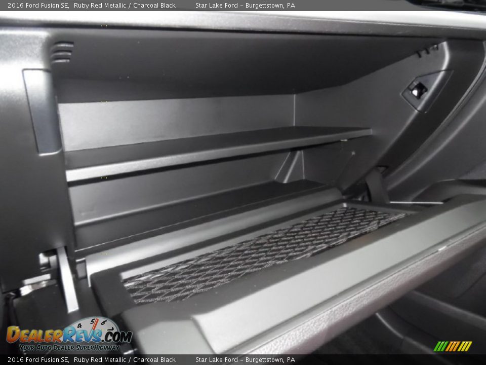2016 Ford Fusion SE Ruby Red Metallic / Charcoal Black Photo #18