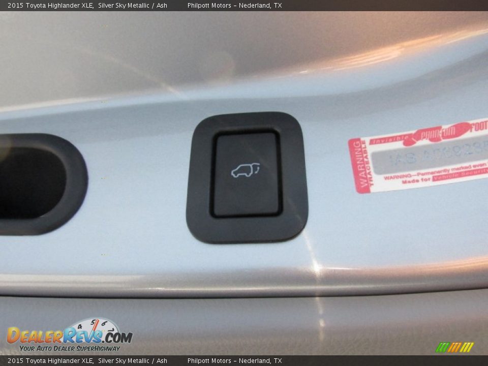 2015 Toyota Highlander XLE Silver Sky Metallic / Ash Photo #17