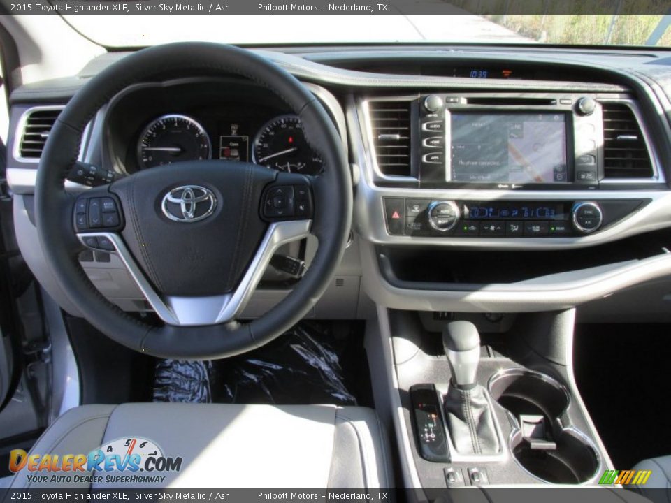 2015 Toyota Highlander XLE Silver Sky Metallic / Ash Photo #25