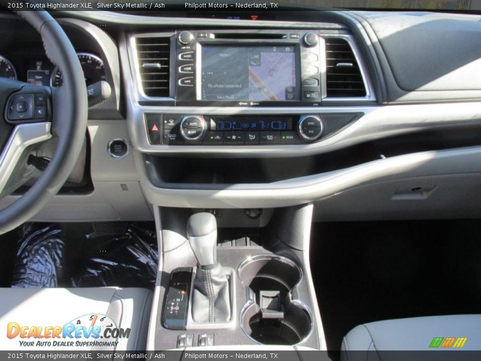 2015 Toyota Highlander XLE Silver Sky Metallic / Ash Photo #26