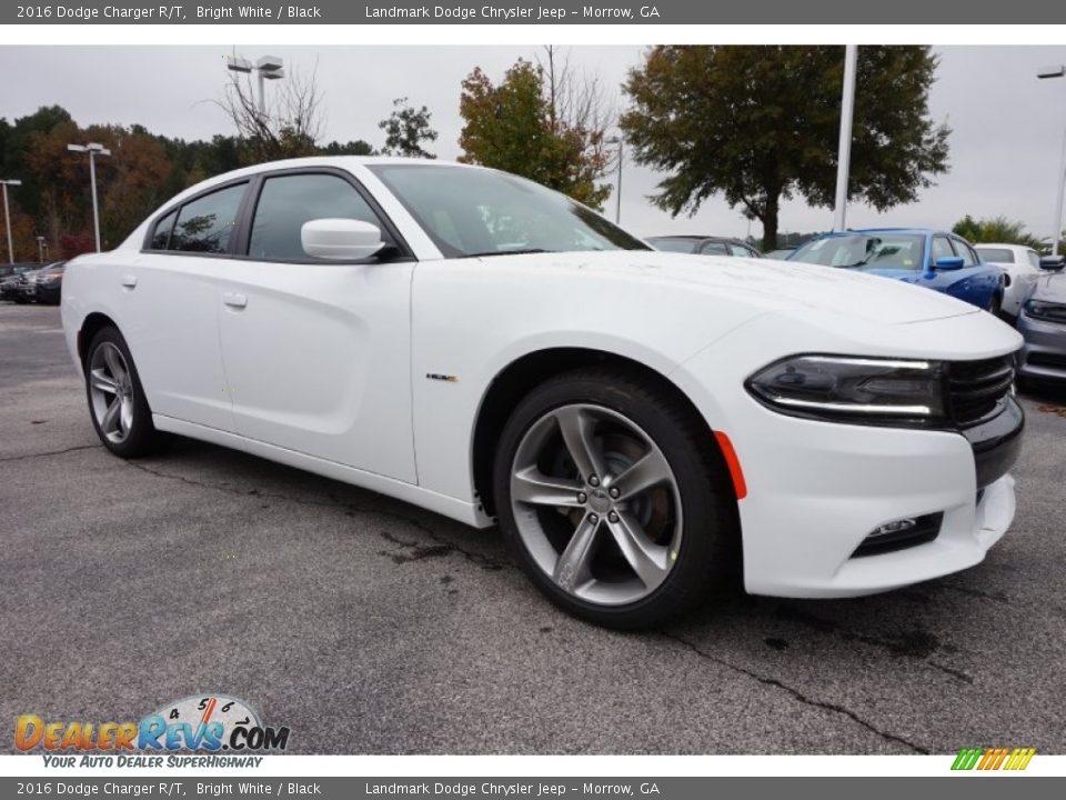 Front 3/4 View of 2016 Dodge Charger R/T Photo #4