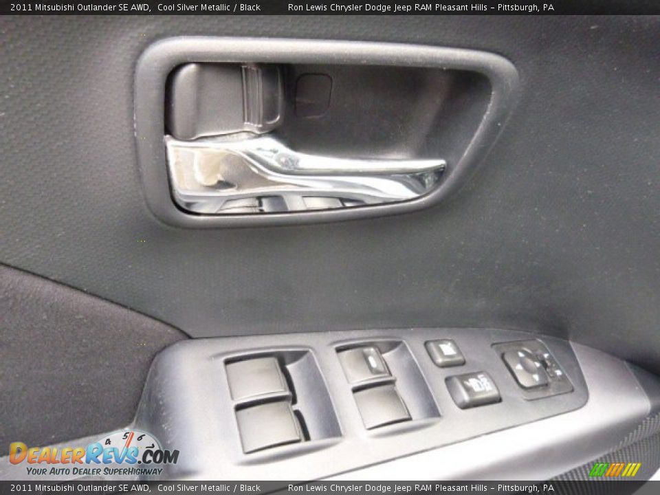 2011 Mitsubishi Outlander SE AWD Cool Silver Metallic / Black Photo #14