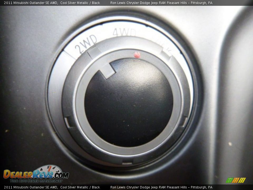 2011 Mitsubishi Outlander SE AWD Cool Silver Metallic / Black Photo #17