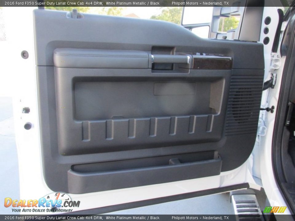 2016 Ford F350 Super Duty Lariat Crew Cab 4x4 DRW White Platinum Metallic / Black Photo #23