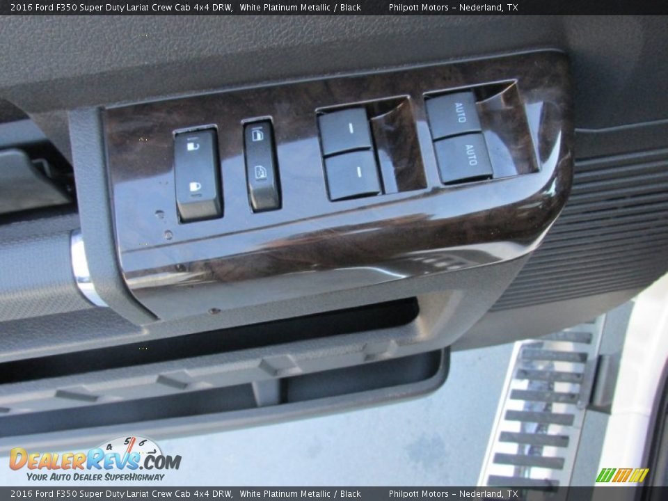 2016 Ford F350 Super Duty Lariat Crew Cab 4x4 DRW White Platinum Metallic / Black Photo #25