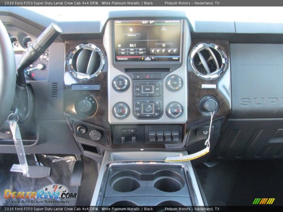 2016 Ford F350 Super Duty Lariat Crew Cab 4x4 DRW White Platinum Metallic / Black Photo #30