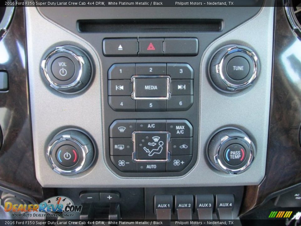 2016 Ford F350 Super Duty Lariat Crew Cab 4x4 DRW White Platinum Metallic / Black Photo #32