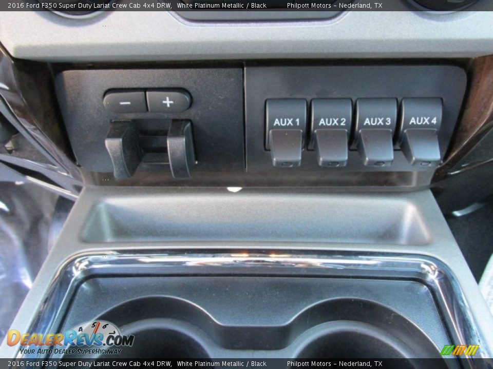 2016 Ford F350 Super Duty Lariat Crew Cab 4x4 DRW White Platinum Metallic / Black Photo #33
