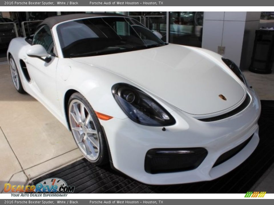 Front 3/4 View of 2016 Porsche Boxster Spyder Photo #2