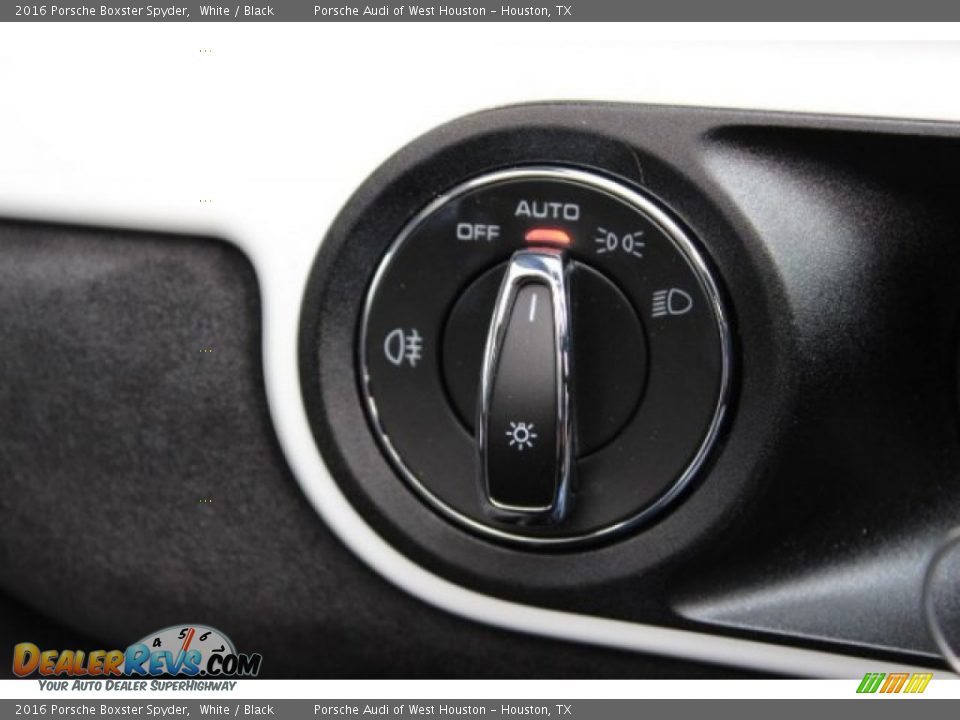 Controls of 2016 Porsche Boxster Spyder Photo #31