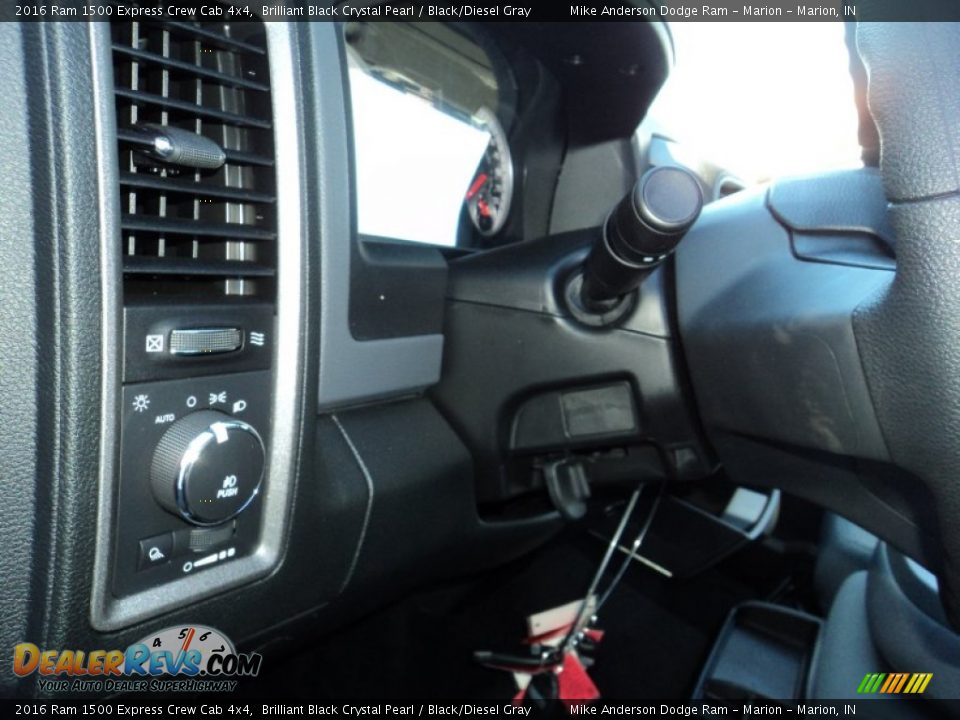 2016 Ram 1500 Express Crew Cab 4x4 Brilliant Black Crystal Pearl / Black/Diesel Gray Photo #11