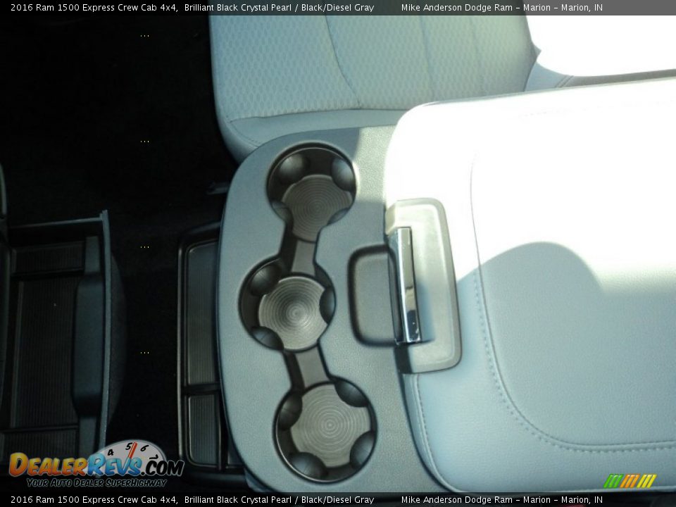 2016 Ram 1500 Express Crew Cab 4x4 Brilliant Black Crystal Pearl / Black/Diesel Gray Photo #13