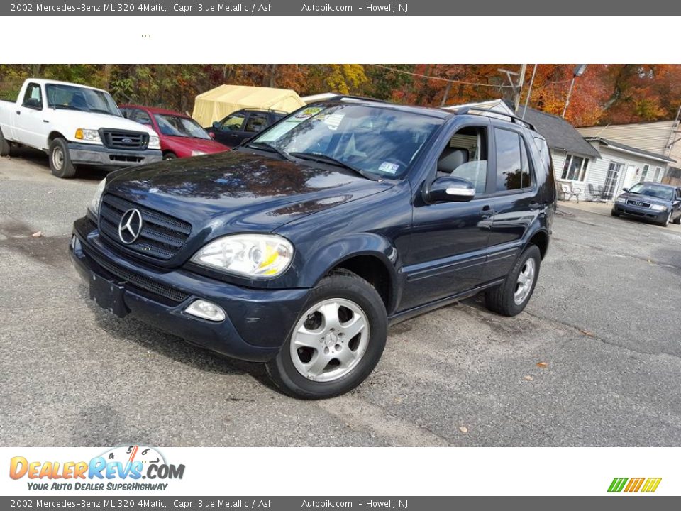 Front 3/4 View of 2002 Mercedes-Benz ML 320 4Matic Photo #1