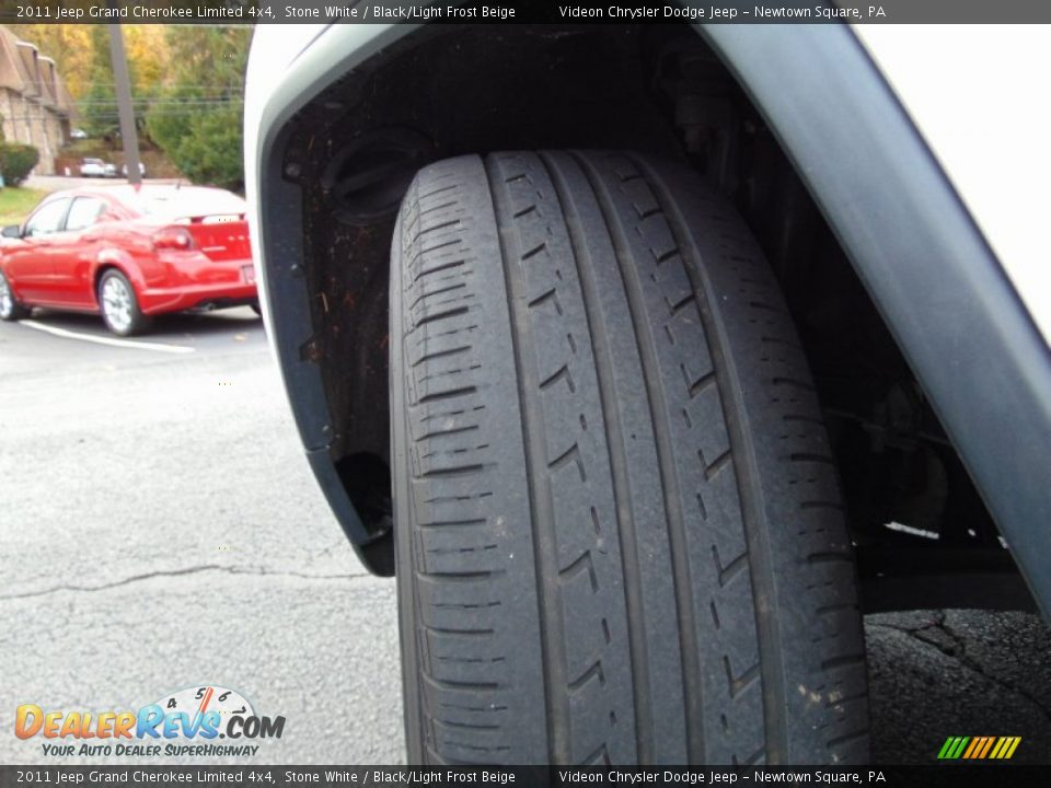 2011 Jeep Grand Cherokee Limited 4x4 Stone White / Black/Light Frost Beige Photo #13