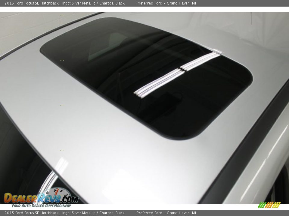 2015 Ford Focus SE Hatchback Ingot Silver Metallic / Charcoal Black Photo #7