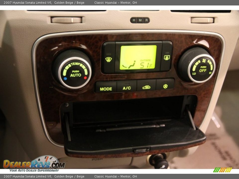 Controls of 2007 Hyundai Sonata Limited V6 Photo #10