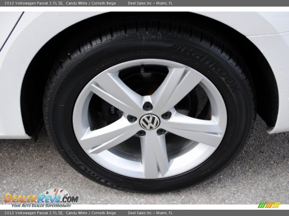 2013 Volkswagen Passat 2.5L SE Candy White / Cornsilk Beige Photo #11