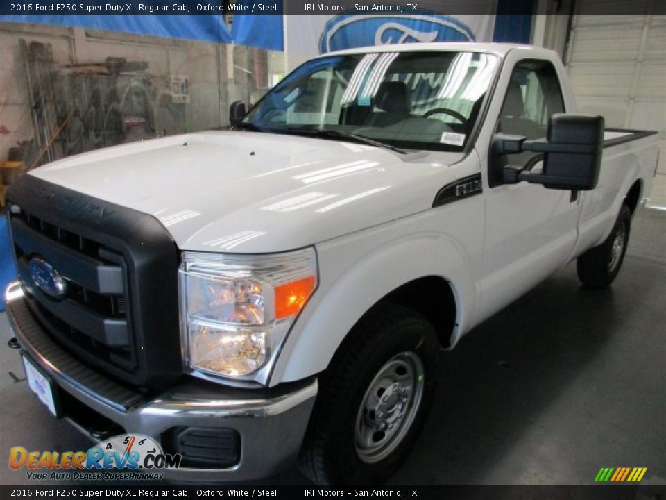 Front 3/4 View of 2016 Ford F250 Super Duty XL Regular Cab Photo #3