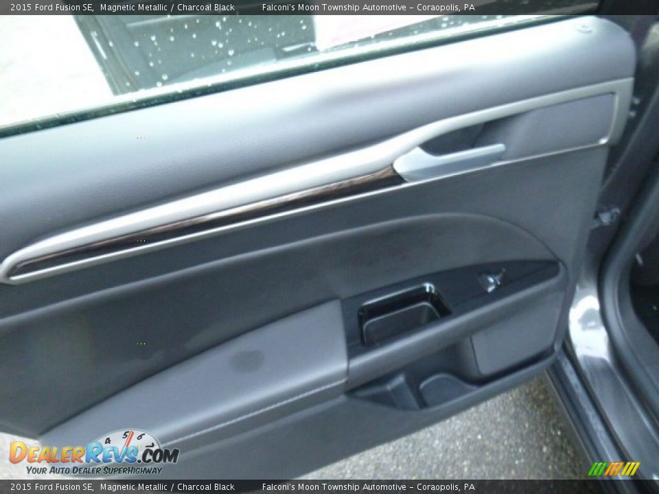 2015 Ford Fusion SE Magnetic Metallic / Charcoal Black Photo #17