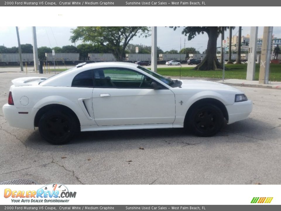 2000 Ford Mustang V6 Coupe Crystal White / Medium Graphite Photo #6