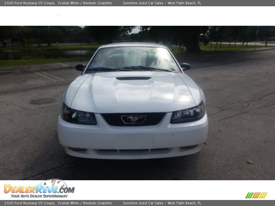 2000 Ford Mustang V6 Coupe Crystal White / Medium Graphite Photo #8