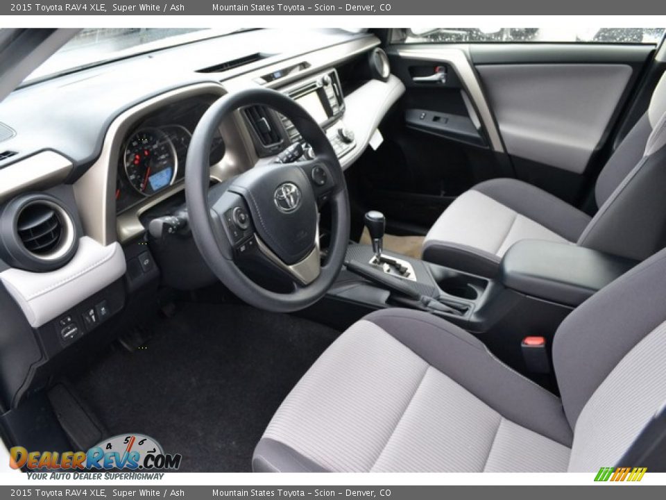 2015 Toyota RAV4 XLE Super White / Ash Photo #5