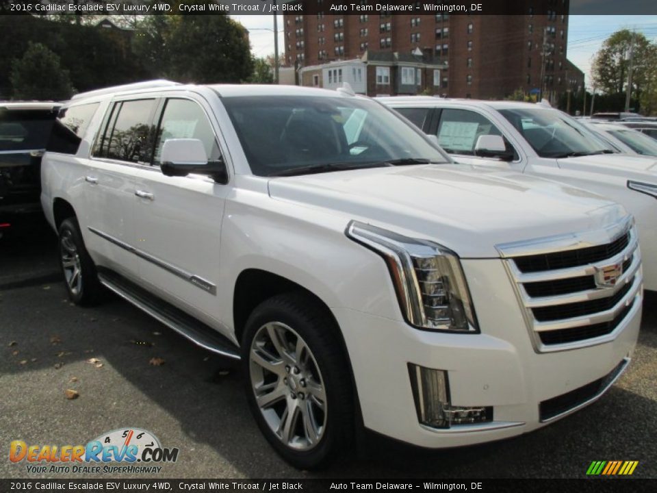 Front 3/4 View of 2016 Cadillac Escalade ESV Luxury 4WD Photo #2