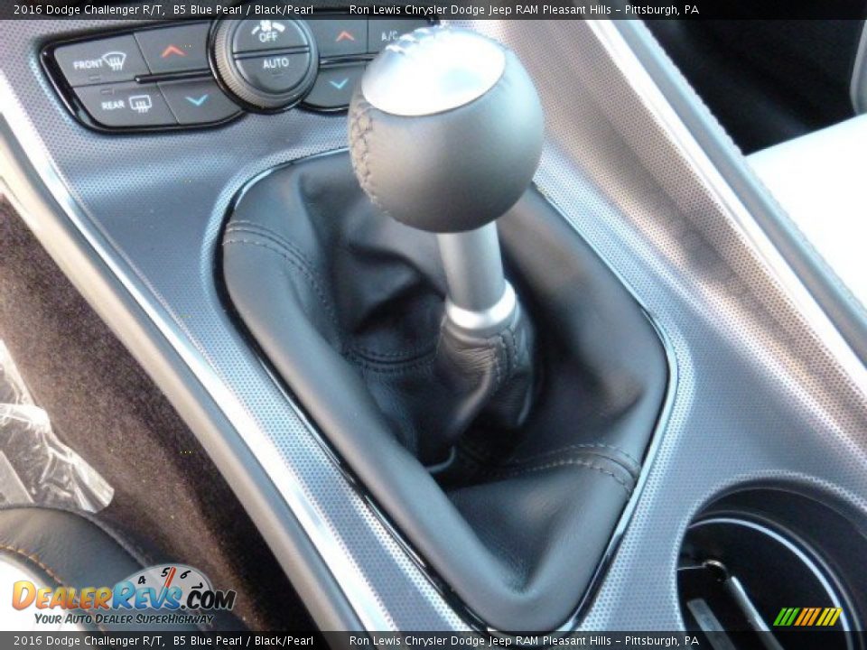 2016 Dodge Challenger R/T Shifter Photo #17