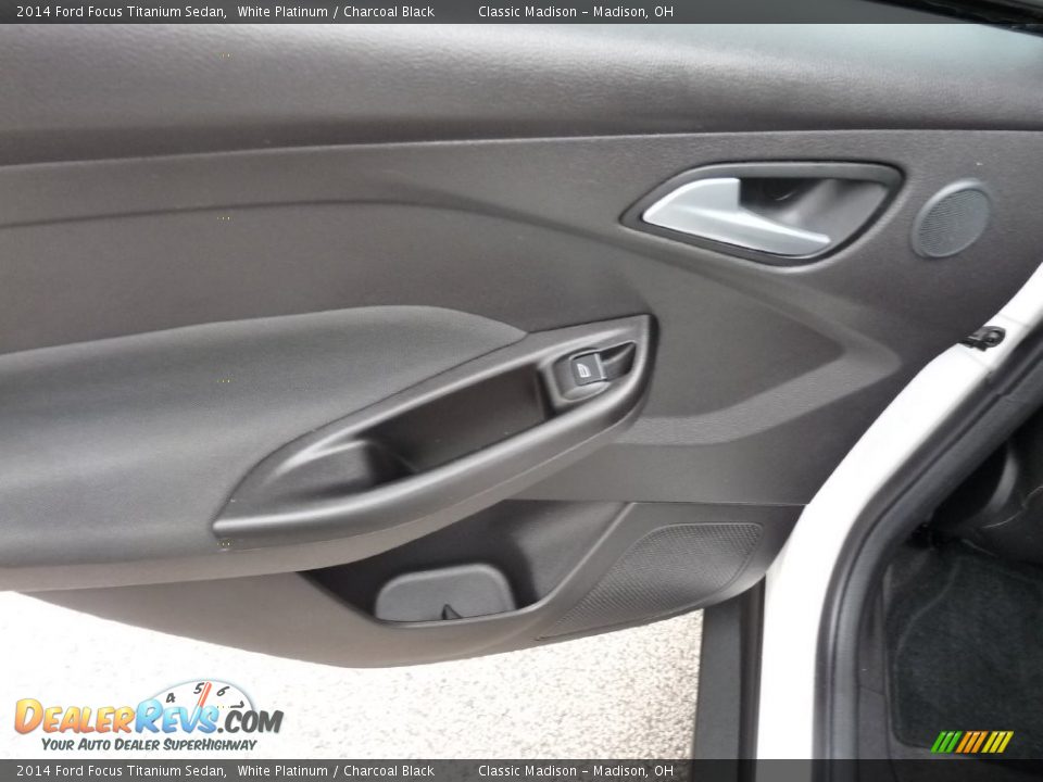 2014 Ford Focus Titanium Sedan White Platinum / Charcoal Black Photo #10