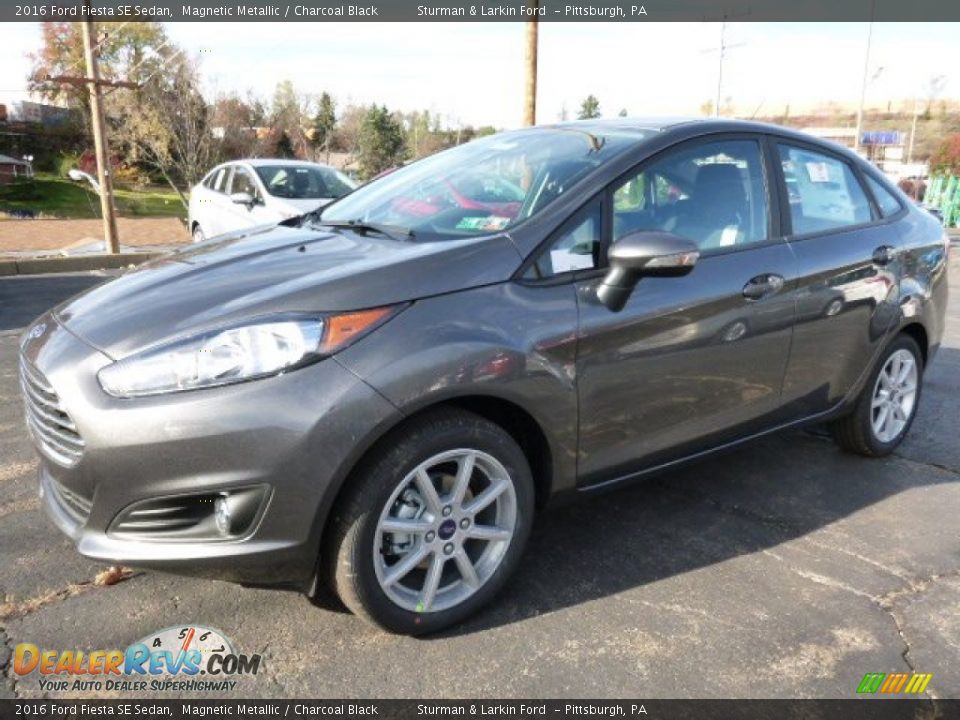Front 3/4 View of 2016 Ford Fiesta SE Sedan Photo #4