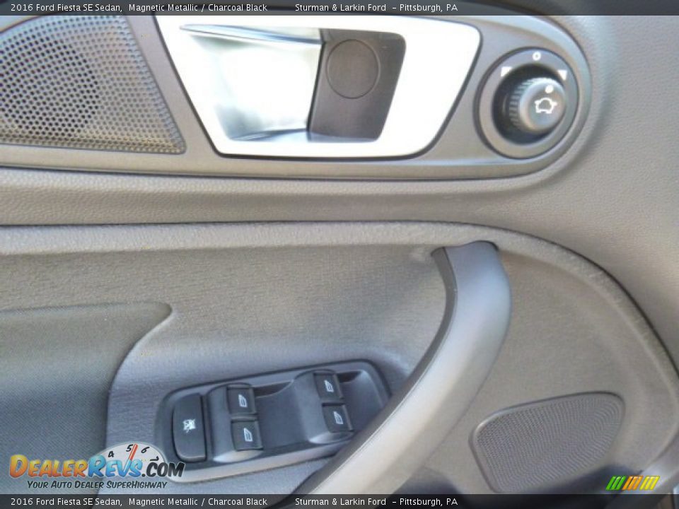 2016 Ford Fiesta SE Sedan Magnetic Metallic / Charcoal Black Photo #10