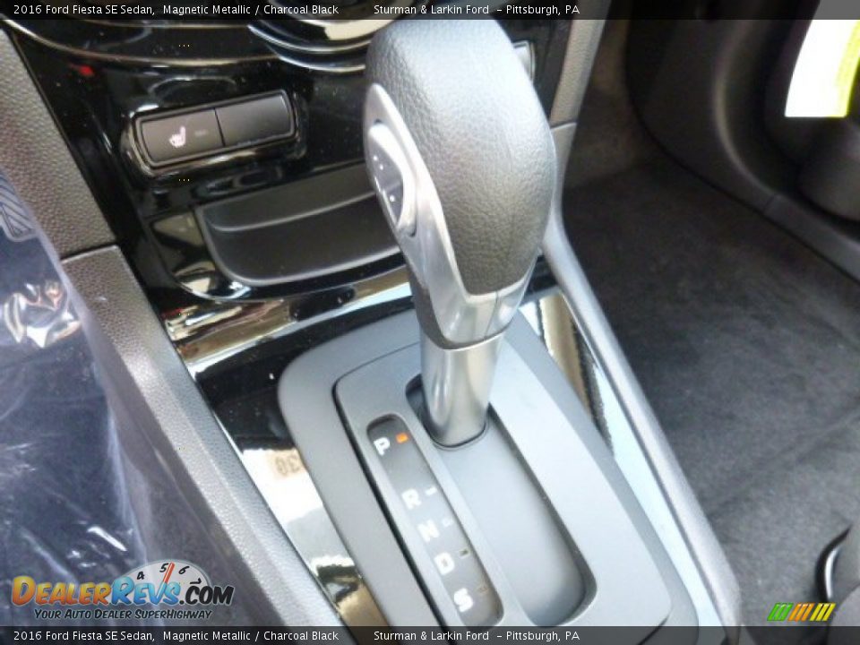 2016 Ford Fiesta SE Sedan Magnetic Metallic / Charcoal Black Photo #13
