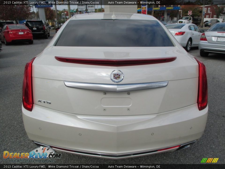 2013 Cadillac XTS Luxury FWD White Diamond Tricoat / Shale/Cocoa Photo #5