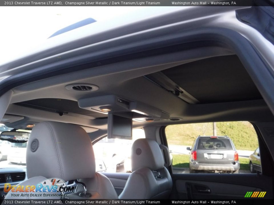 2013 Chevrolet Traverse LTZ AWD Champagne Silver Metallic / Dark Titanium/Light Titanium Photo #10