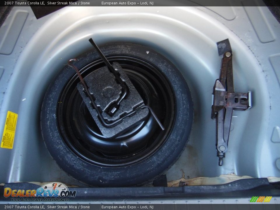 2007 Toyota Corolla LE Silver Streak Mica / Stone Photo #28
