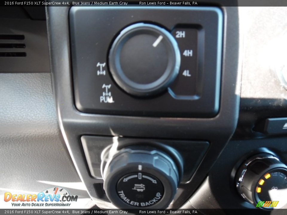 Controls of 2016 Ford F150 XLT SuperCrew 4x4 Photo #18