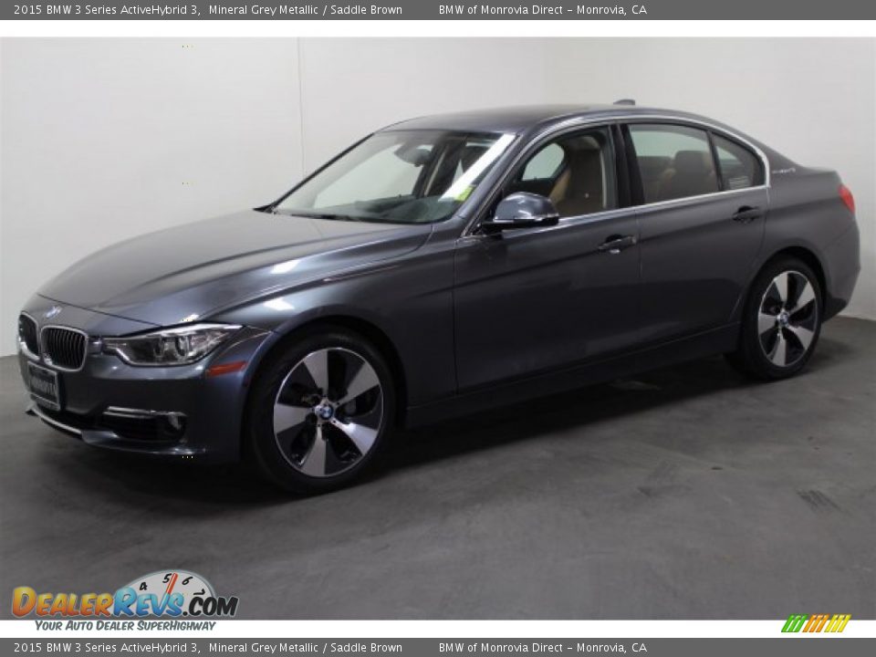 Front 3/4 View of 2015 BMW 3 Series ActiveHybrid 3 Photo #5