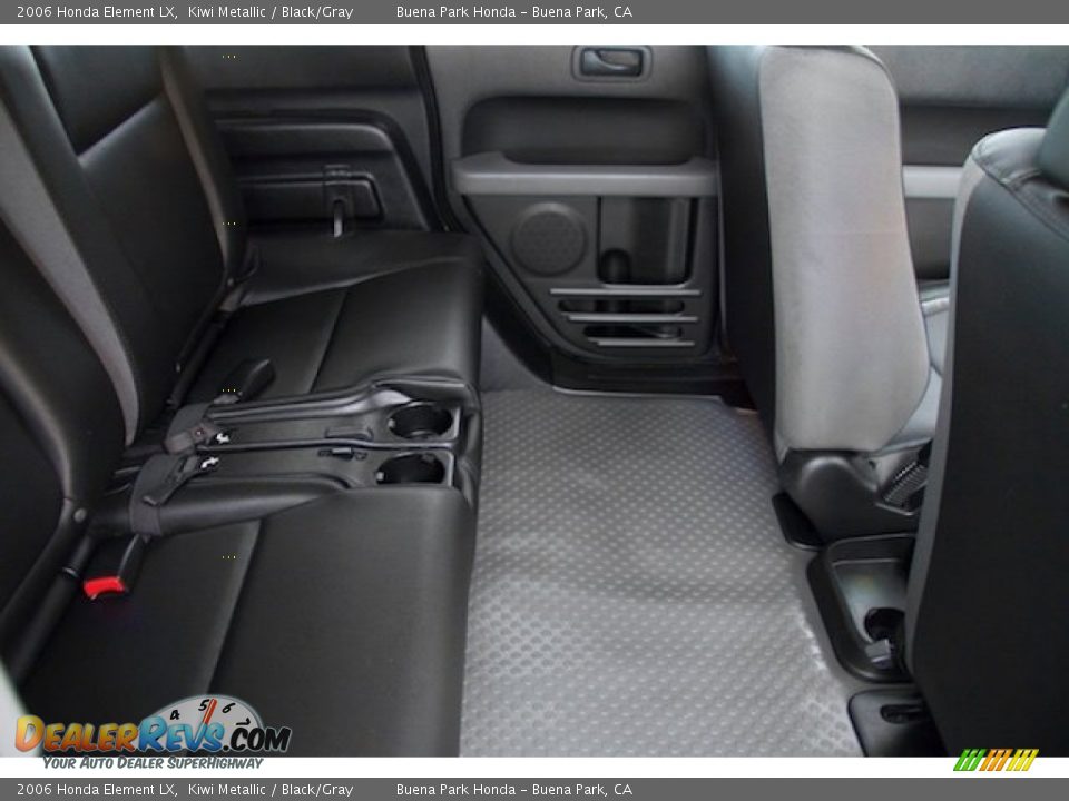 2006 Honda Element LX Kiwi Metallic / Black/Gray Photo #16