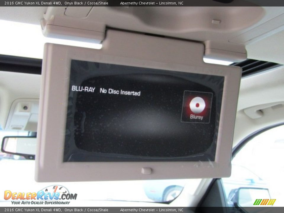 Entertainment System of 2016 GMC Yukon XL Denali 4WD Photo #17