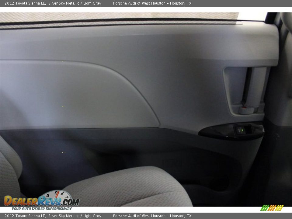 2012 Toyota Sienna LE Silver Sky Metallic / Light Gray Photo #31