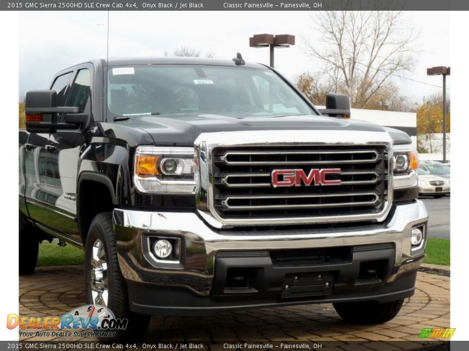 Front 3/4 View of 2015 GMC Sierra 2500HD SLE Crew Cab 4x4 Photo #3