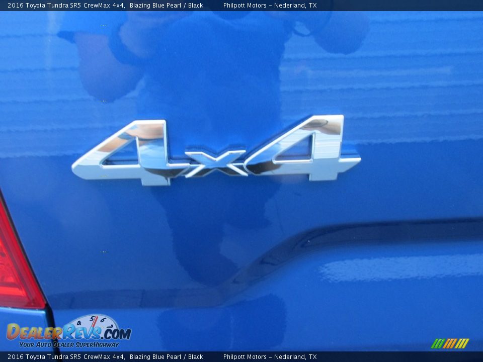 2016 Toyota Tundra SR5 CrewMax 4x4 Blazing Blue Pearl / Black Photo #17